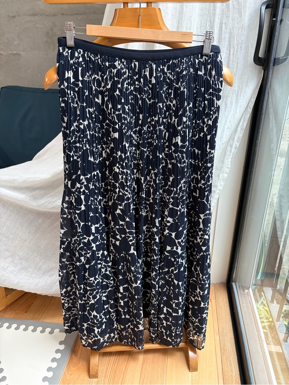 Uniqlo Navy & White Pleated Maxi Skirt